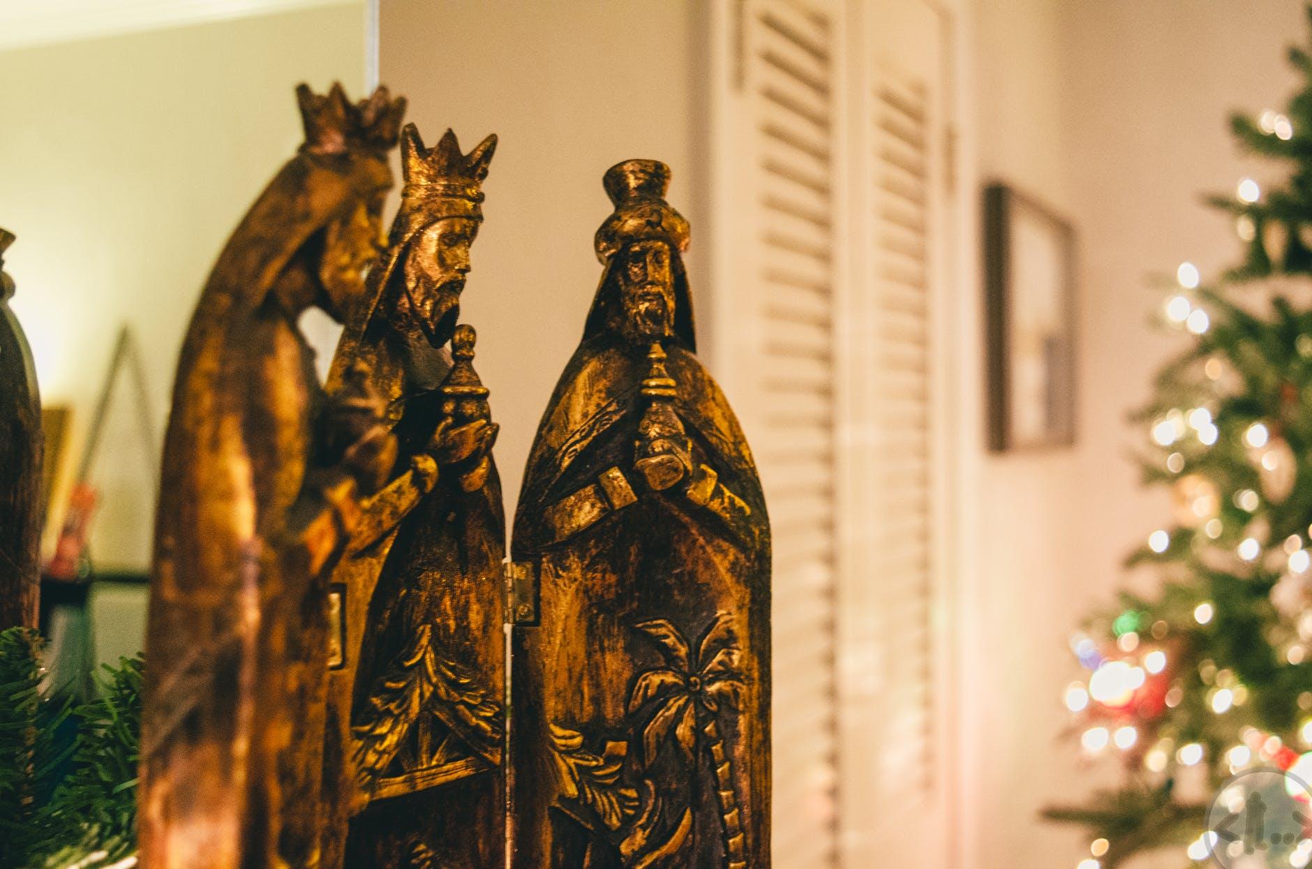 three kings figurines