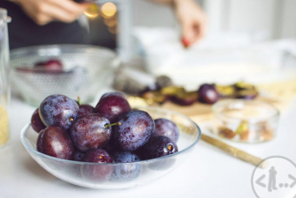 Baking Polish plum cake (Placek